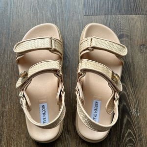 Steve Madden Mona sandals in Raffia (Size 9)